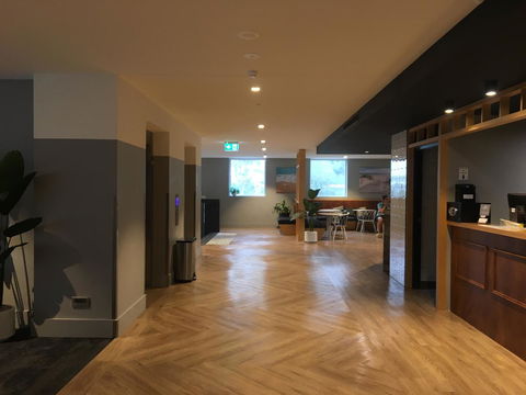 Woodroffe Hotel - Rental Cars 7