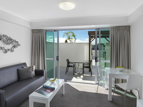 Oaks Mackay Rivermarque Hotel - Rental Cars 1