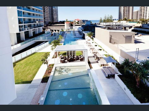 H Star Residences-- Paradise Stayz - Rental Cars 4