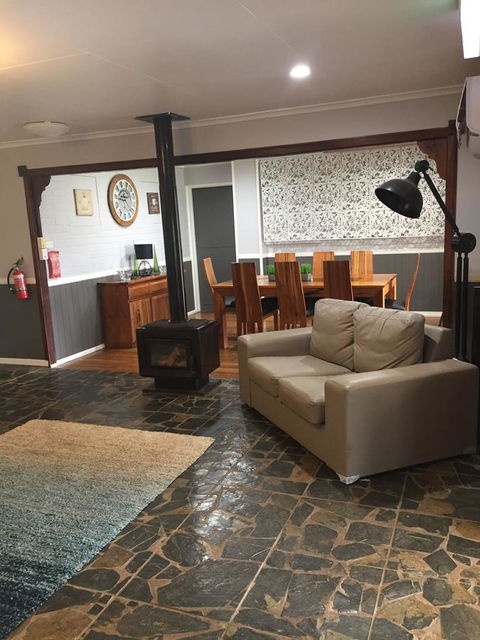 Malanda Manor Guesthouse - Rental Cars 21