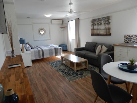 Malanda Manor Guesthouse - Rental Cars 1