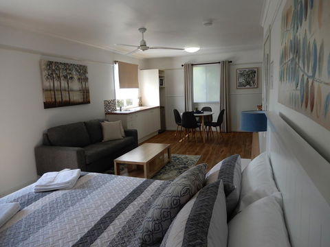 Malanda Manor Guesthouse - Rental Cars 19