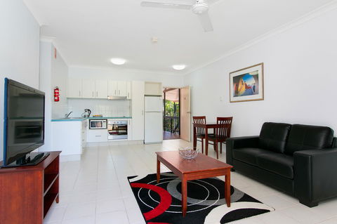 Cairns City Palms - Rental Cars 8