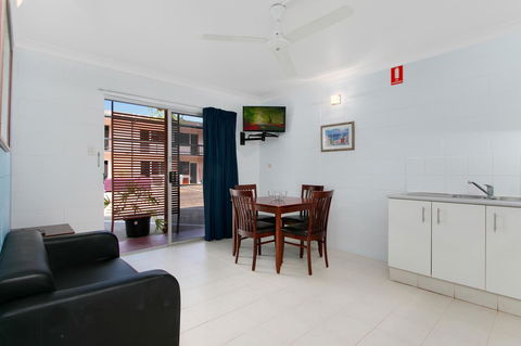 Cairns City Palms - Rental Cars 22