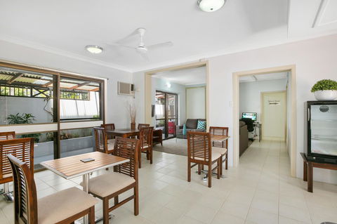 Cairns City Palms - Rental Cars 7