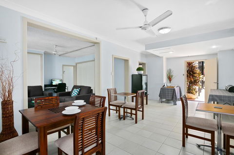 Cairns City Palms - Rental Cars 6
