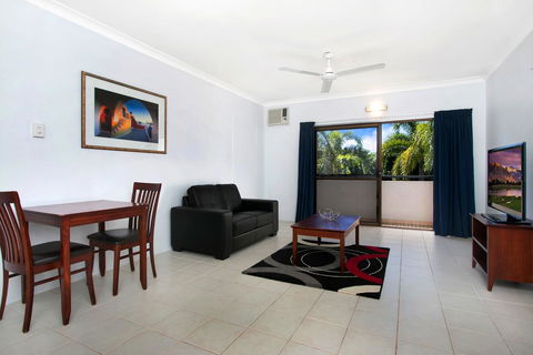 Cairns City Palms - Rental Cars 9