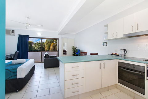 Cairns City Palms - Rental Cars 13