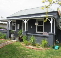 Welcome Stranger Cottage - Rental Cars