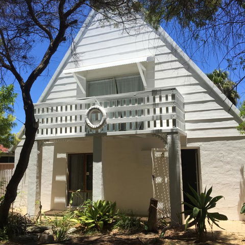 White Cottage - Rental Cars 3
