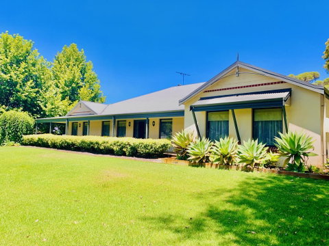 Willow Lodge - Rental Cars 0