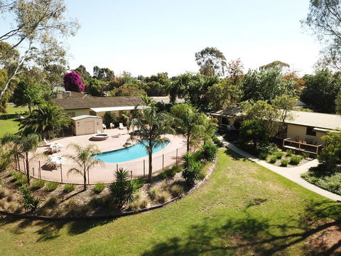 Winbi River Resort Holiday Rentals - Rental Cars 3