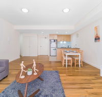 Wolli Creek Airport Serviced 2 Bedroom Apartment - Rental Cars