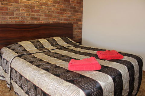 Woomargama Motel - Rental Cars 2