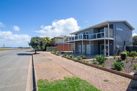 Xanadu - Aldinga Beach - Rental Cars 1