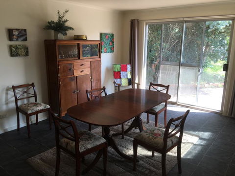 Yarram Cottage: Art And Accommodation - Rental Cars 3