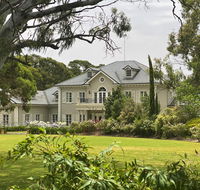 Yatahlia Manor Luxury Homestay - Rental Cars