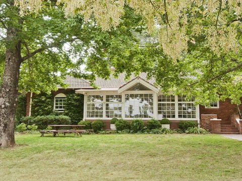 York Cottage - Grand Gate House And Enchanting Gardens - Rental Cars 0