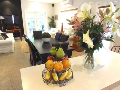 YSG The Edward Townhouse 157 - Steps To Town - Rental Cars 0