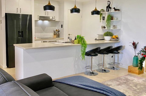 A Peaceful Private Home Away From Home In Pacific Pines - Rental Cars 2