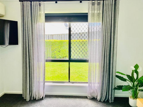 A Peaceful Private Home Away From Home In Pacific Pines - Rental Cars 3