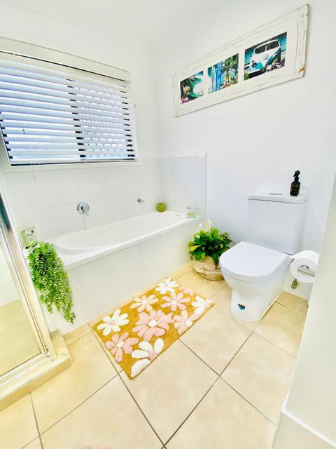 A Peaceful Private Home Away From Home In Pacific Pines - Rental Cars 4