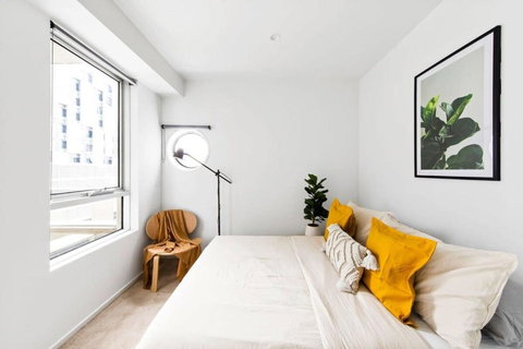 A Stylish 2BR Apt Next To Vic Market FREE Parking - Rental Cars 0