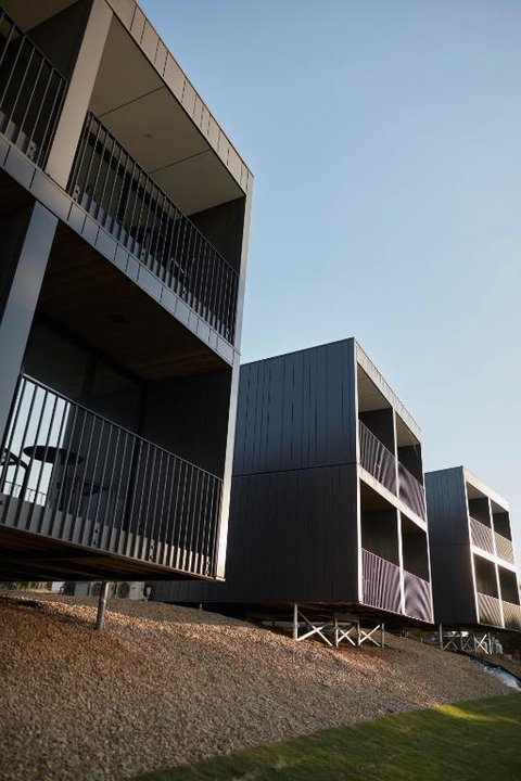 Accommodation @ Curlewis - Rental Cars 2