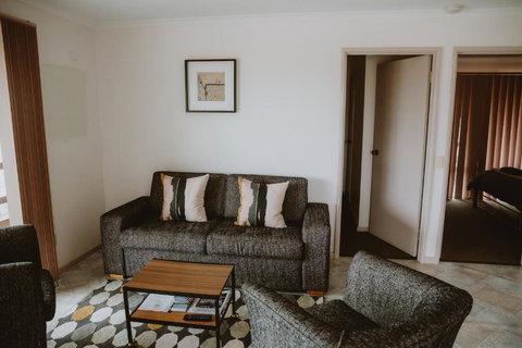 Alkoomi Chalets - Rental Cars 2