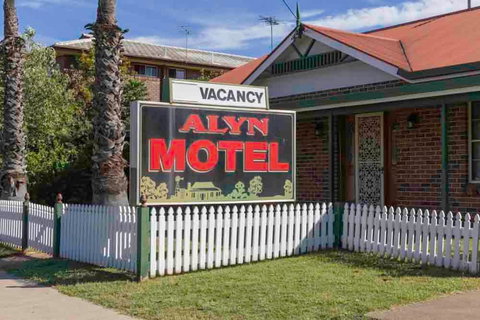 Alyn Motel - Rental Cars 0