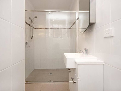 AMITY SHAWS - Rental Cars 3