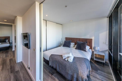 Aura2107, 2 Bedroom Apartment With Balcony, Stunning Yarra River And City Views - Rental Cars 4