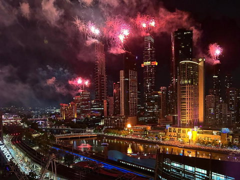 Aura2107, 2 Bedroom Apartment With Balcony, Stunning Yarra River And City Views - Rental Cars 1