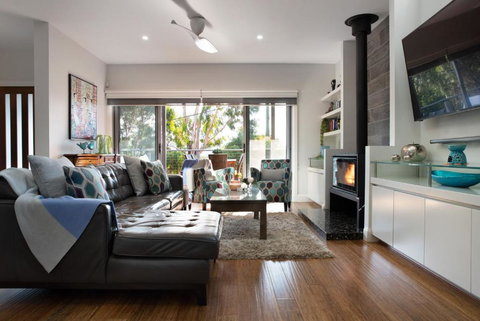 Arabella Meadows - Rental Cars 1