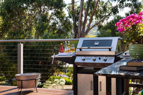 Arabella Meadows - Rental Cars 4