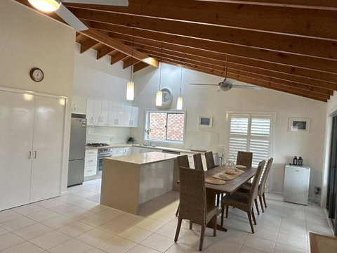 Ashmore - Rental Cars 4