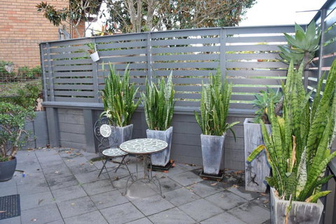 Ashmore - Rental Cars 3