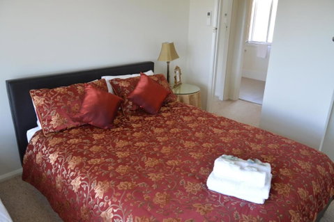 BATHURST GOLDFIELDS RESIDENCE On MOUNT PANORAMA - Rental Cars 2