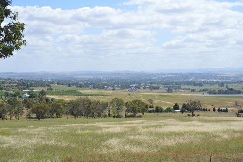 BATHURST GOLDFIELDS RESIDENCE On MOUNT PANORAMA - Rental Cars 1