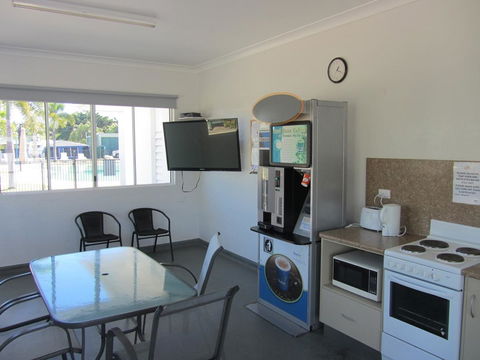 NRMA Bowen Beachfront Holiday Park - Rental Cars 25
