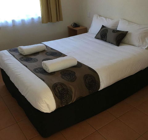 NRMA Bowen Beachfront Holiday Park - Rental Cars 3