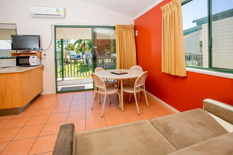 NRMA Bowen Beachfront Holiday Park - Rental Cars 21