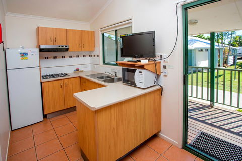 NRMA Bowen Beachfront Holiday Park - Rental Cars 19
