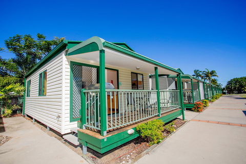 NRMA Bowen Beachfront Holiday Park - Rental Cars 17