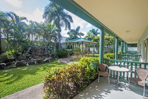 Shamrock Gardens Motel - Rental Cars 5