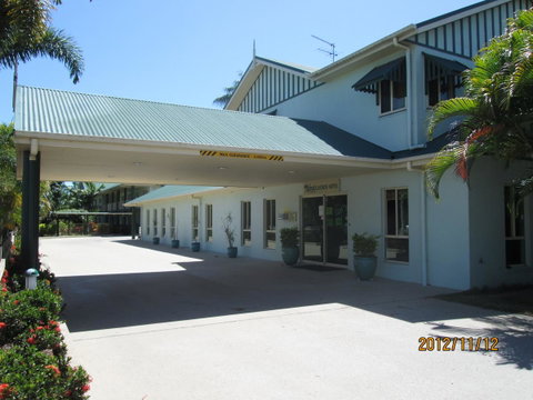 Shamrock Gardens Motel - Rental Cars 4