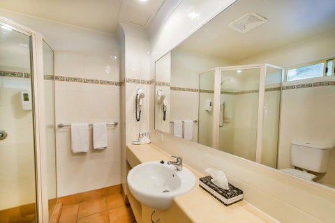 Shamrock Gardens Motel - Rental Cars 6