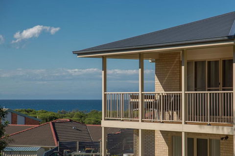 'Banksia Atura' At Tura Beach - Rental Cars 1