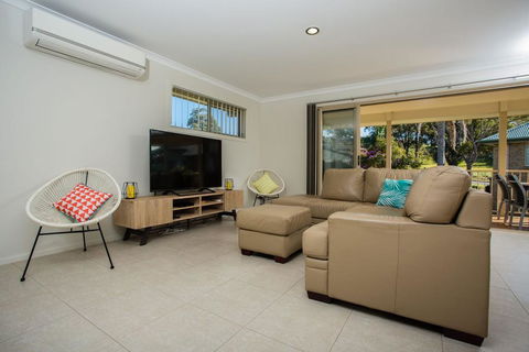 'Banksia Atura' At Tura Beach - Rental Cars 2