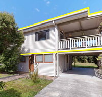 'Beach Break 1' 1/10 Lionel Street - upstairs unit with Aircon - Rental Cars